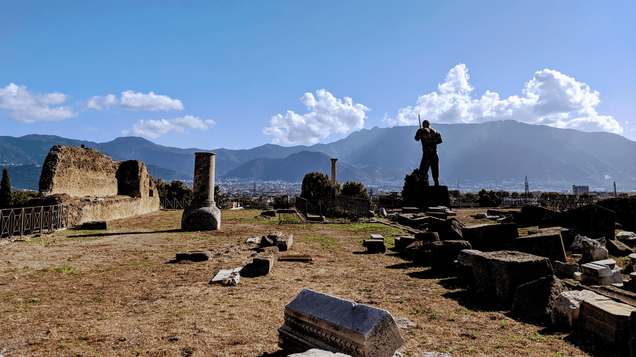 Pompeii & Napoli Day Tour with ItaliaTours from Naples