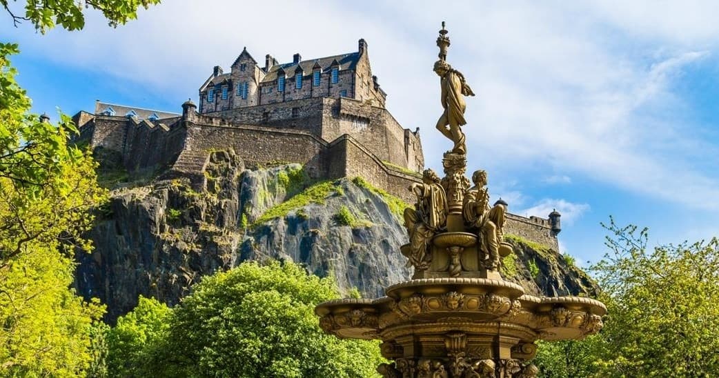 Edinburgh Castle on volcanic rock with fountain view
