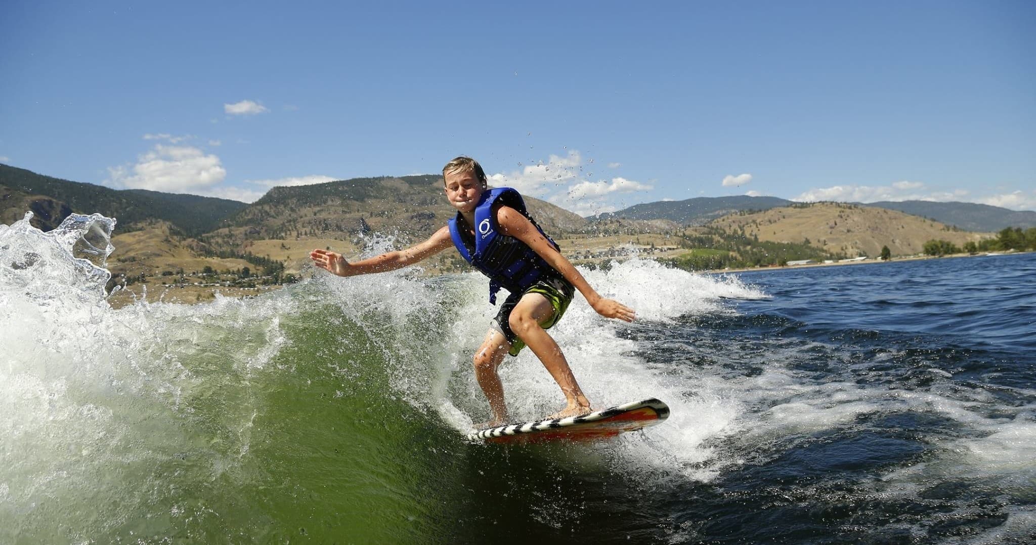 Water-Activities & Skaha Boat Rental: Wakesurfing in Penticton