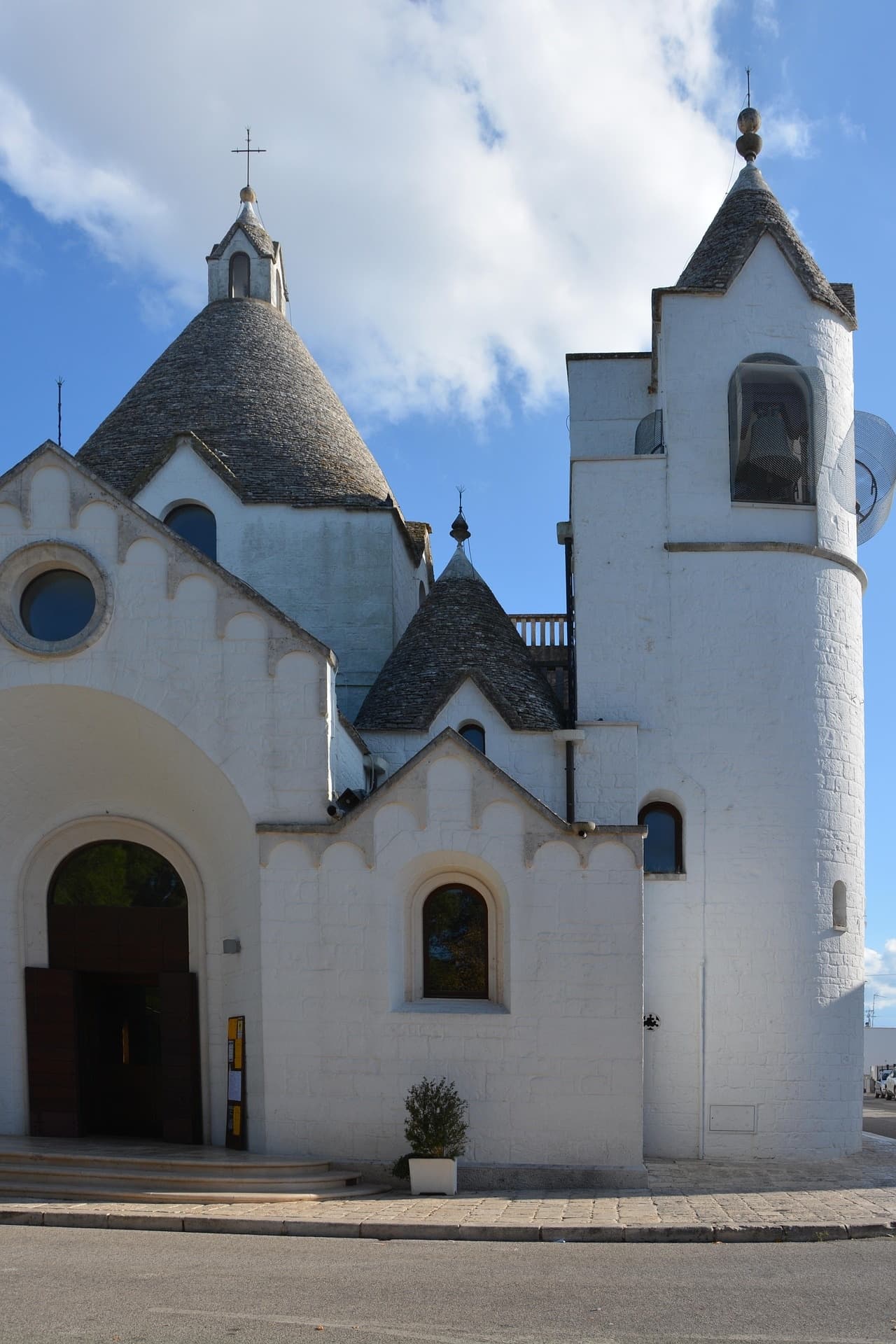 Through Cone-Roofed Streets: Alberobello's Trulli Walking Tour in Puglia photo 1