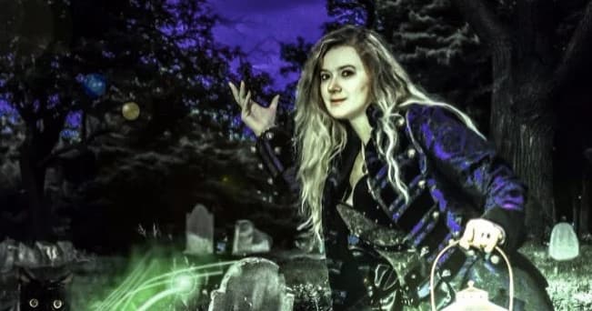 Nighttime Ghost Tour at Salem Black Cat Tours