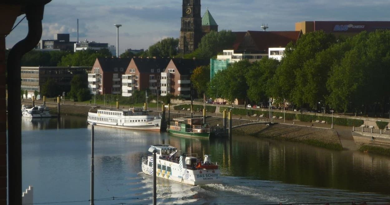 Water Activities: Mittelsbüren to Brake Scenic Boat Trip with Hal Över