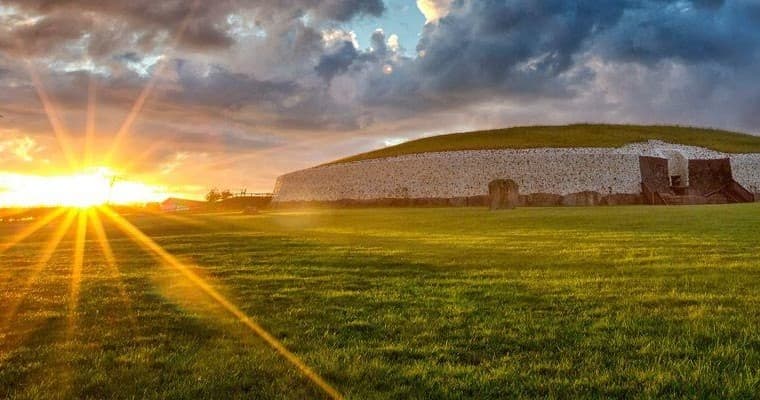 Boyne Valley and Newgrange Day Tour with Hilltoptreks in Dublin
