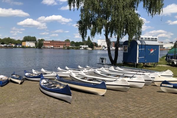Guided Villa Canoe Tour on Hamburgs Aussenalster