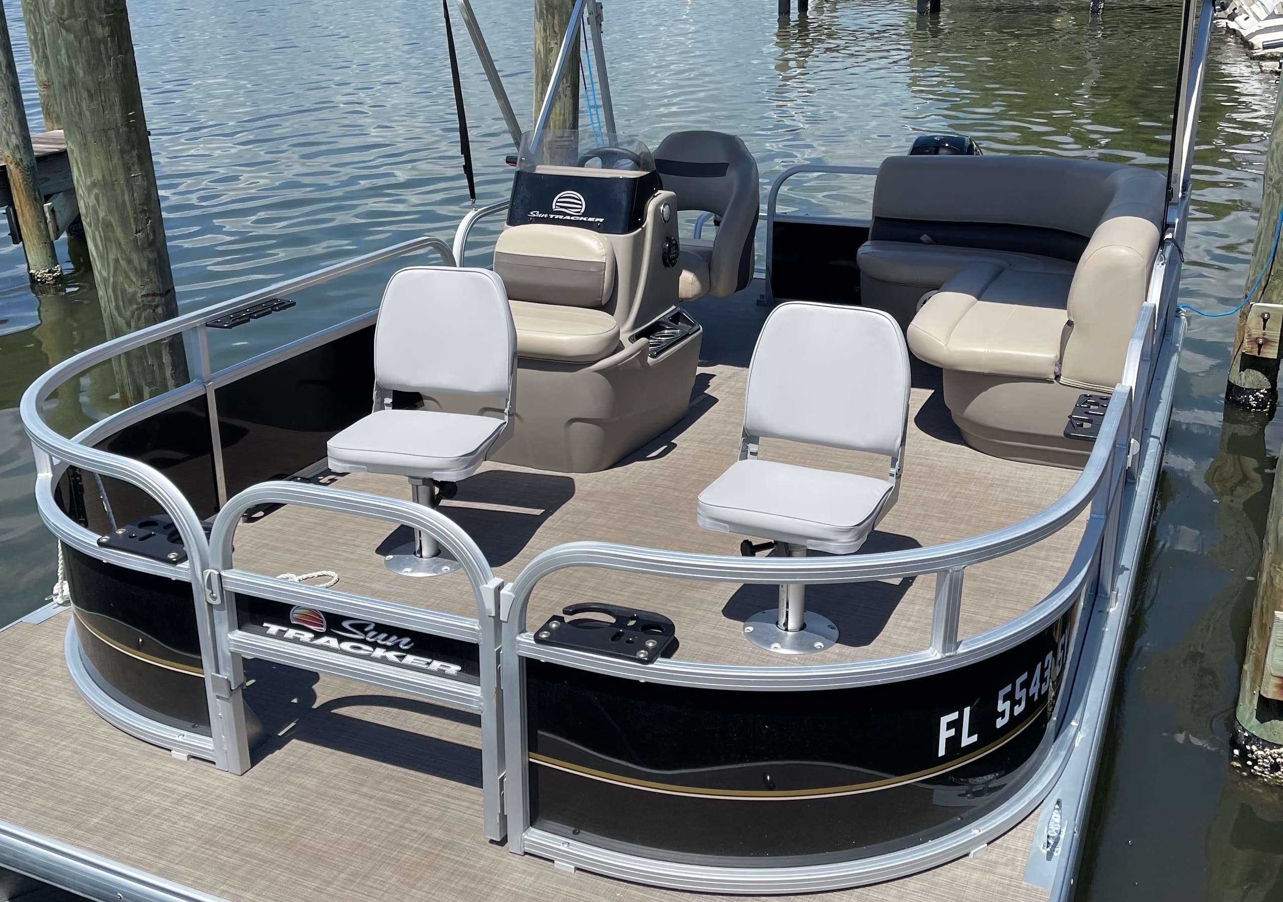 18-Foot Pontoon Rental in Dania Beach: Easy Intracoastal Cruises for Groups photo 2