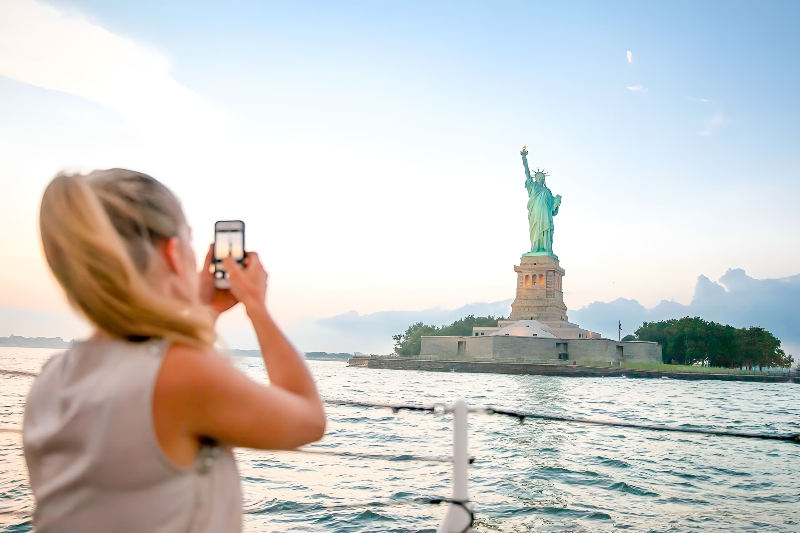 Water-Activities: Statue of Liberty & Manhattan Skyline Cruise with Walks NYC
