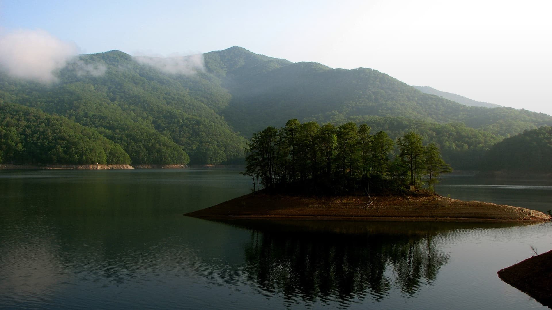 Boat Tour in Tapoco, North Carolina