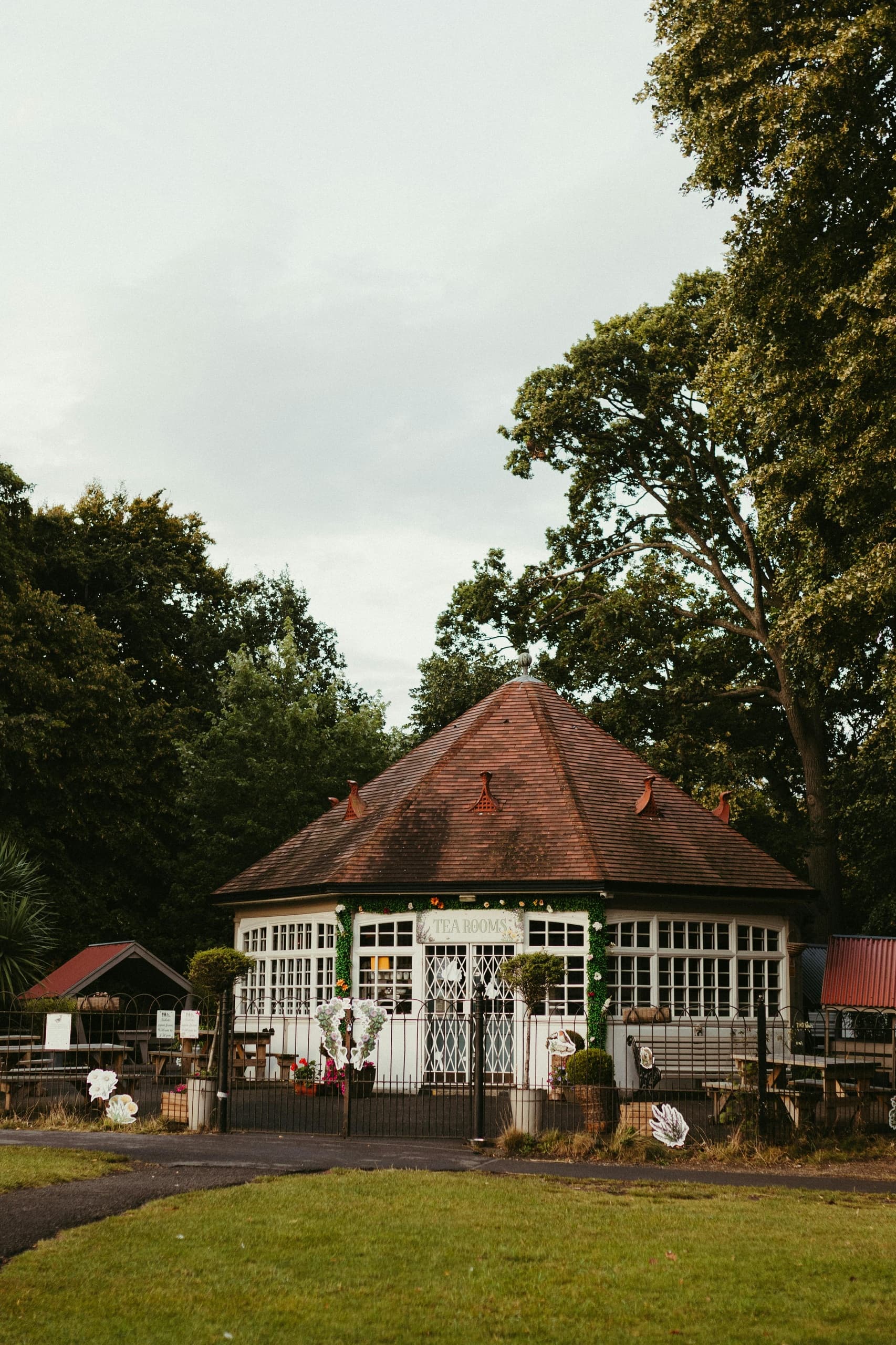 Dublin Gardens: Quiet Parks, Hidden Gardens & Riverside Walks