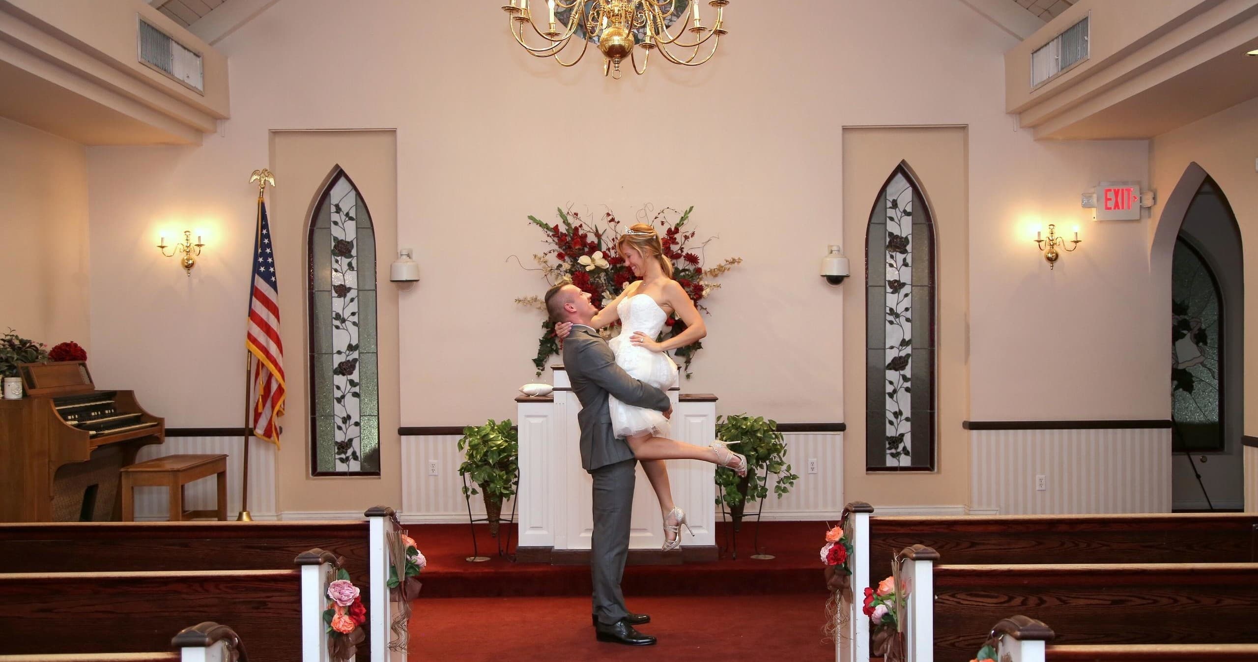 Luxurious Las Vegas Gold Wedding Package Experience