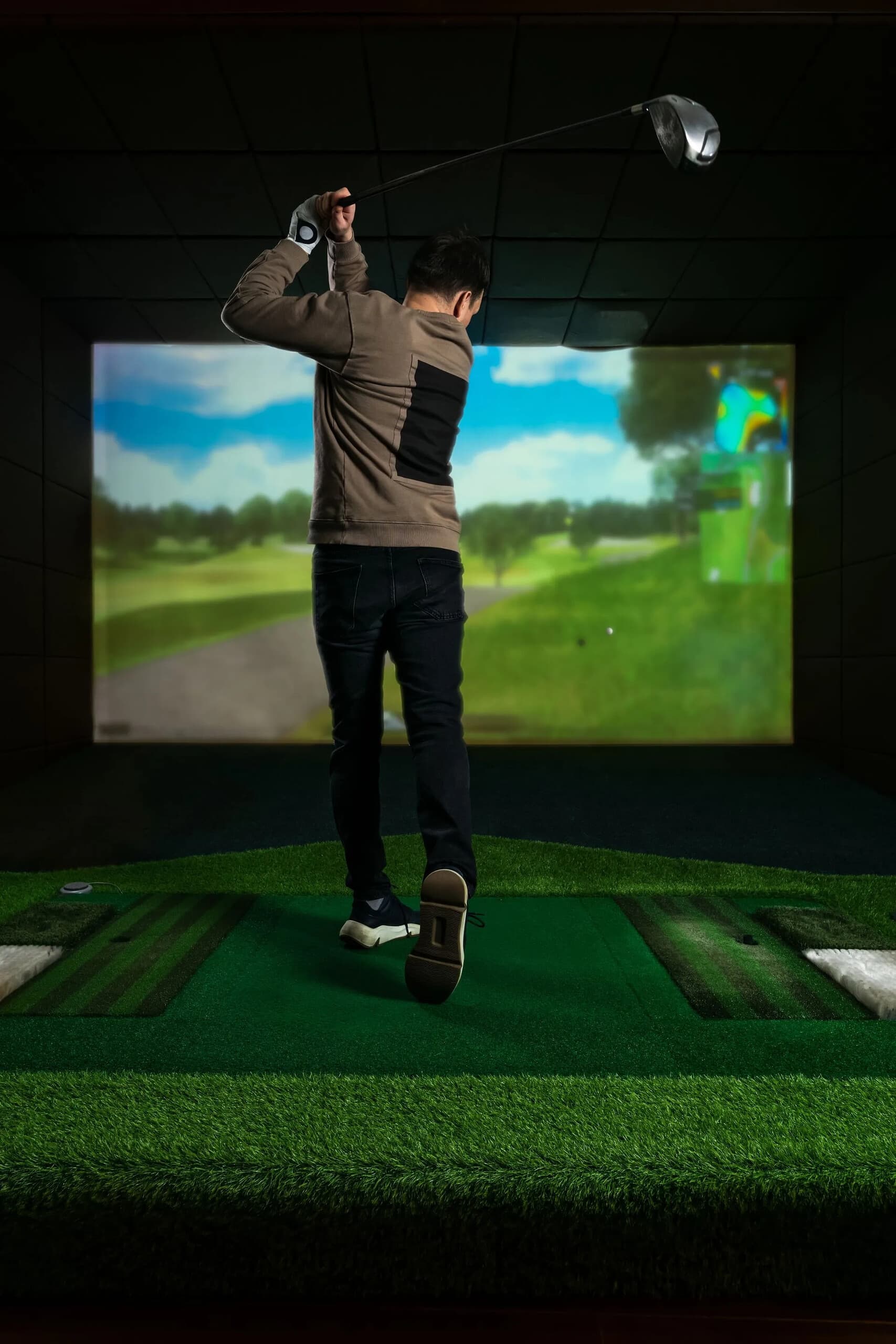 Bogeys Bangor: High-Tech Sports Simulators and Private Bays for All-Weather Play