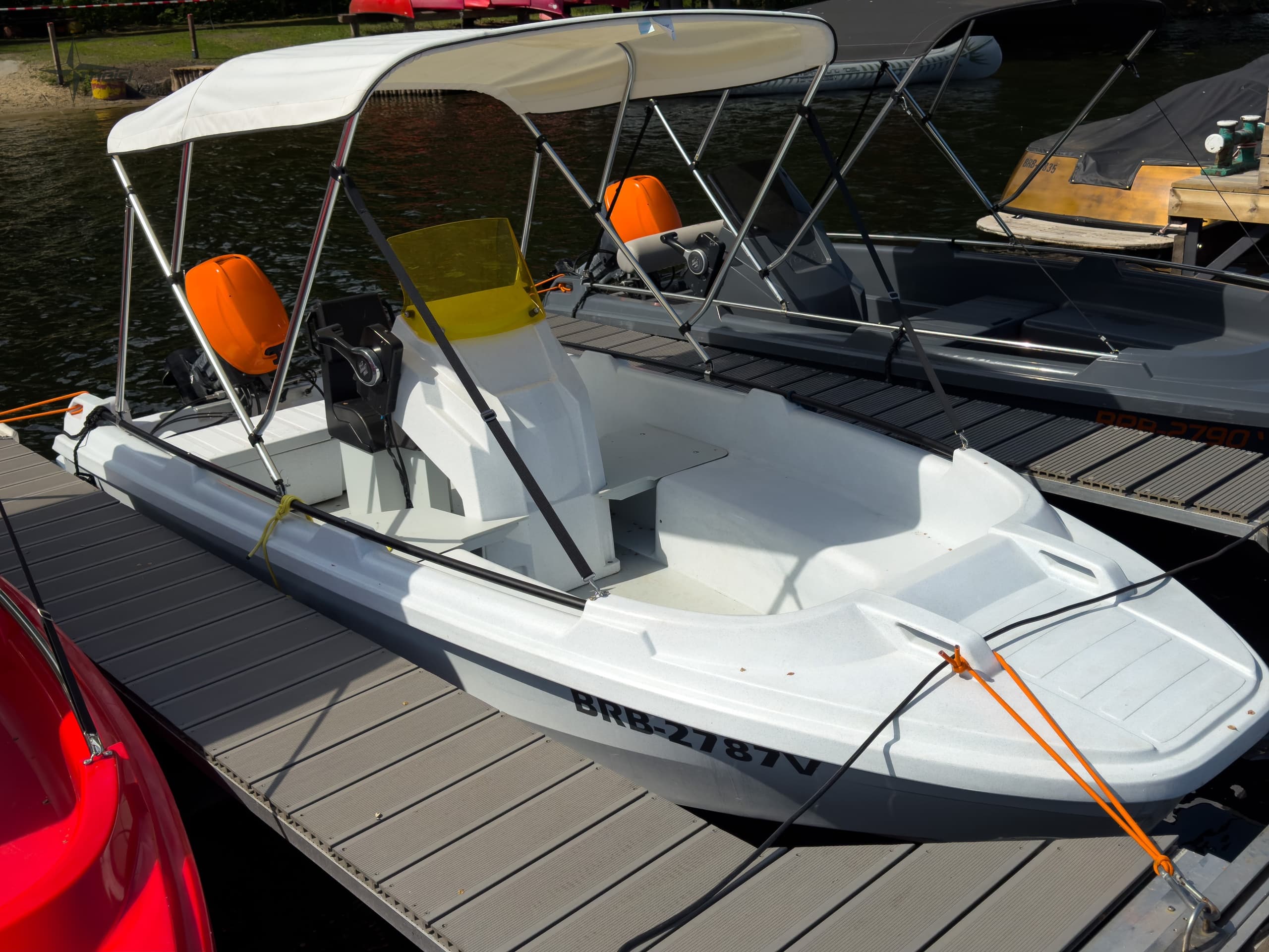 Motorboat Rentals on Potsdam’s Lakes at Bootsvermietung Moisl