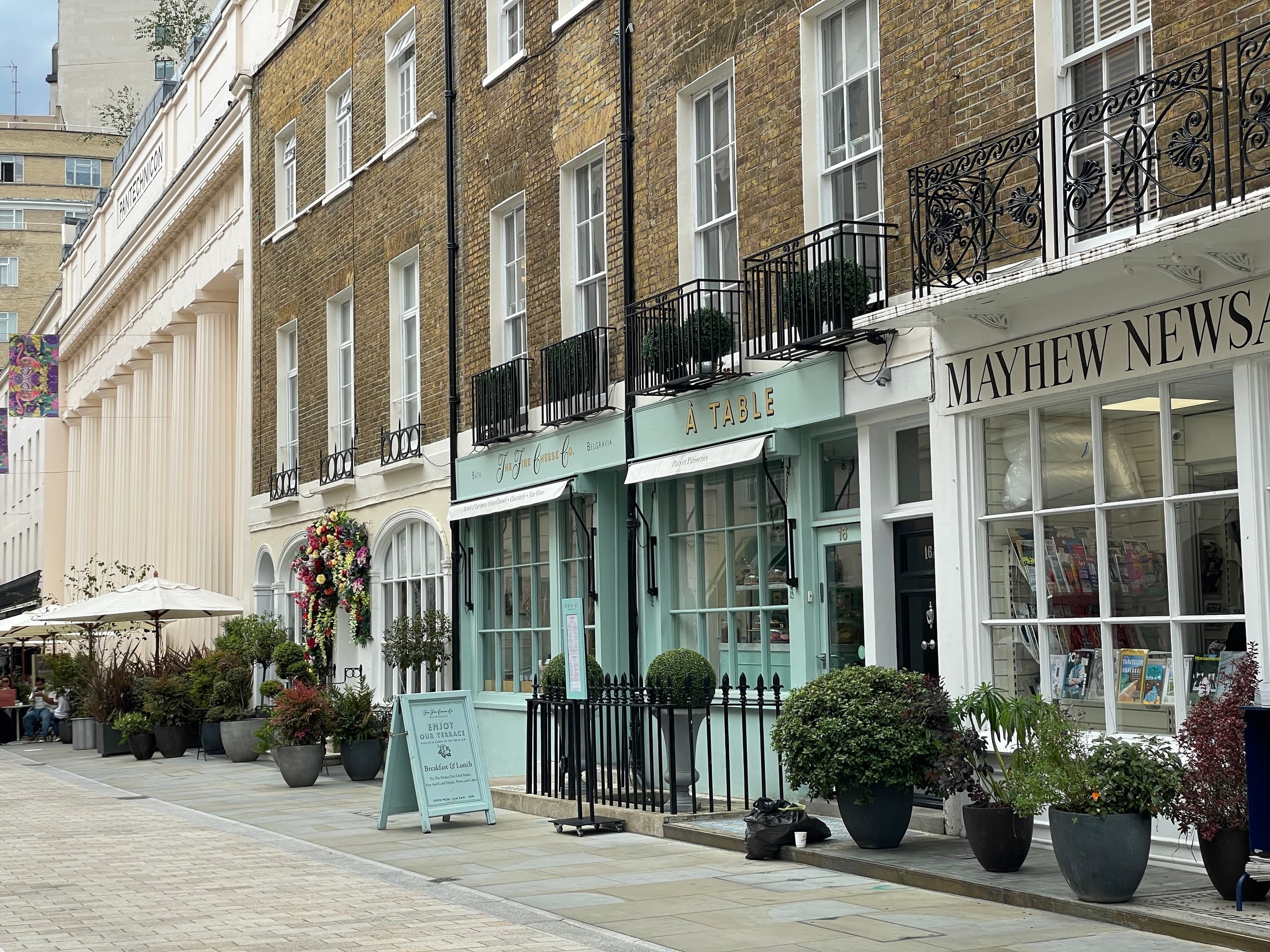 Discover Belgravia's Hidden Stories: A Walking Tour Through London's Elegant Streets