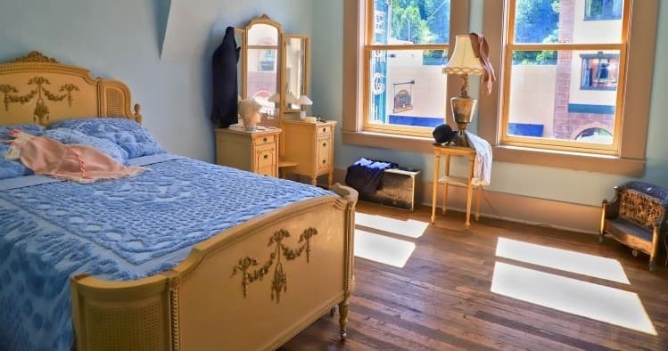 Explore Deadwood's Historic Brothel Tour Experience