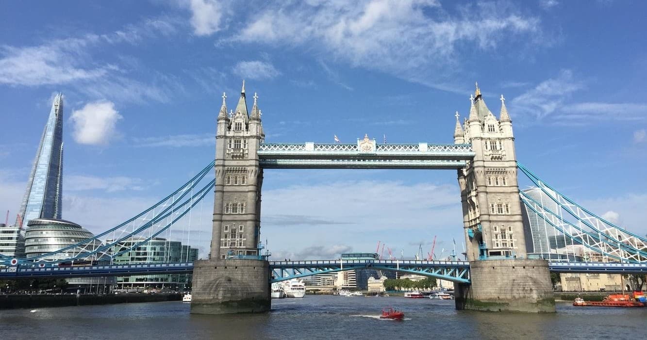 Thames Lunch Cruise by Halal Tourism Britain in London