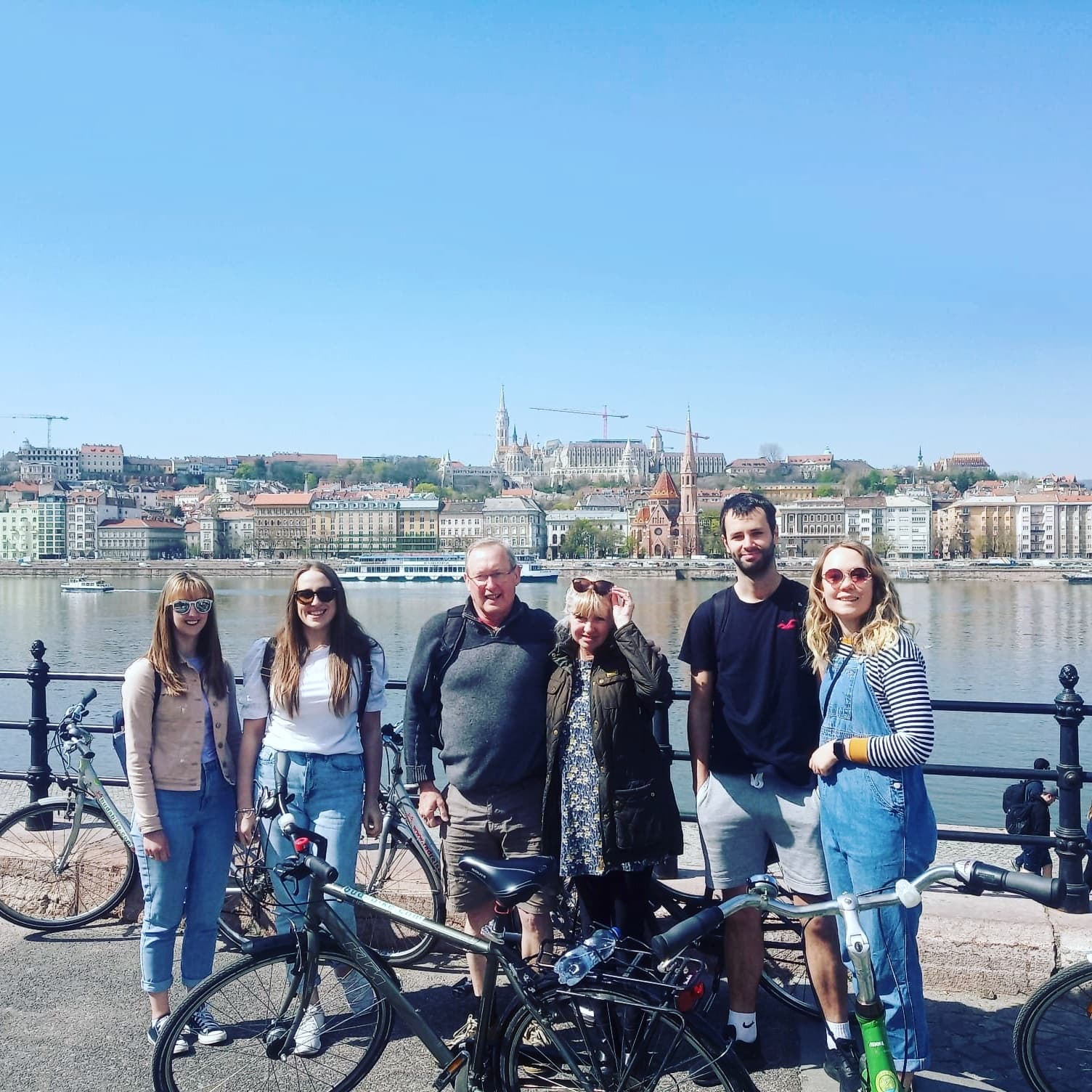 Budapest Xpress Tour: 90-Minute Bike Loop Along the Danube