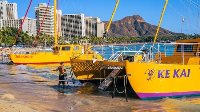 Waikiki Diamond Head Sail: One-Hour Coastal Cruise from Honolulu