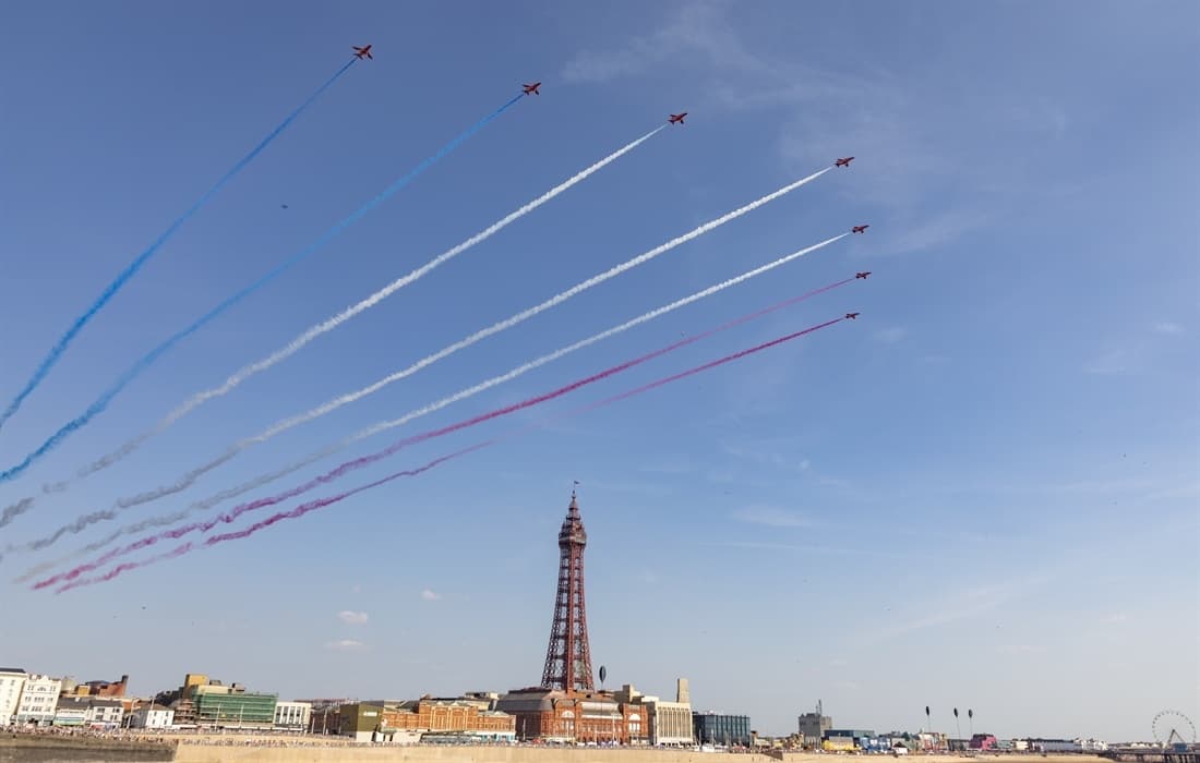 Blackpool Airshow Day Trip from Machynlleth: Full-Day Coach Excursion to the Seaside