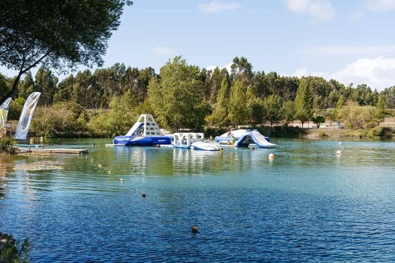 Insuflável Aquático — Inflatable Water Course in Campelos, Lisboa