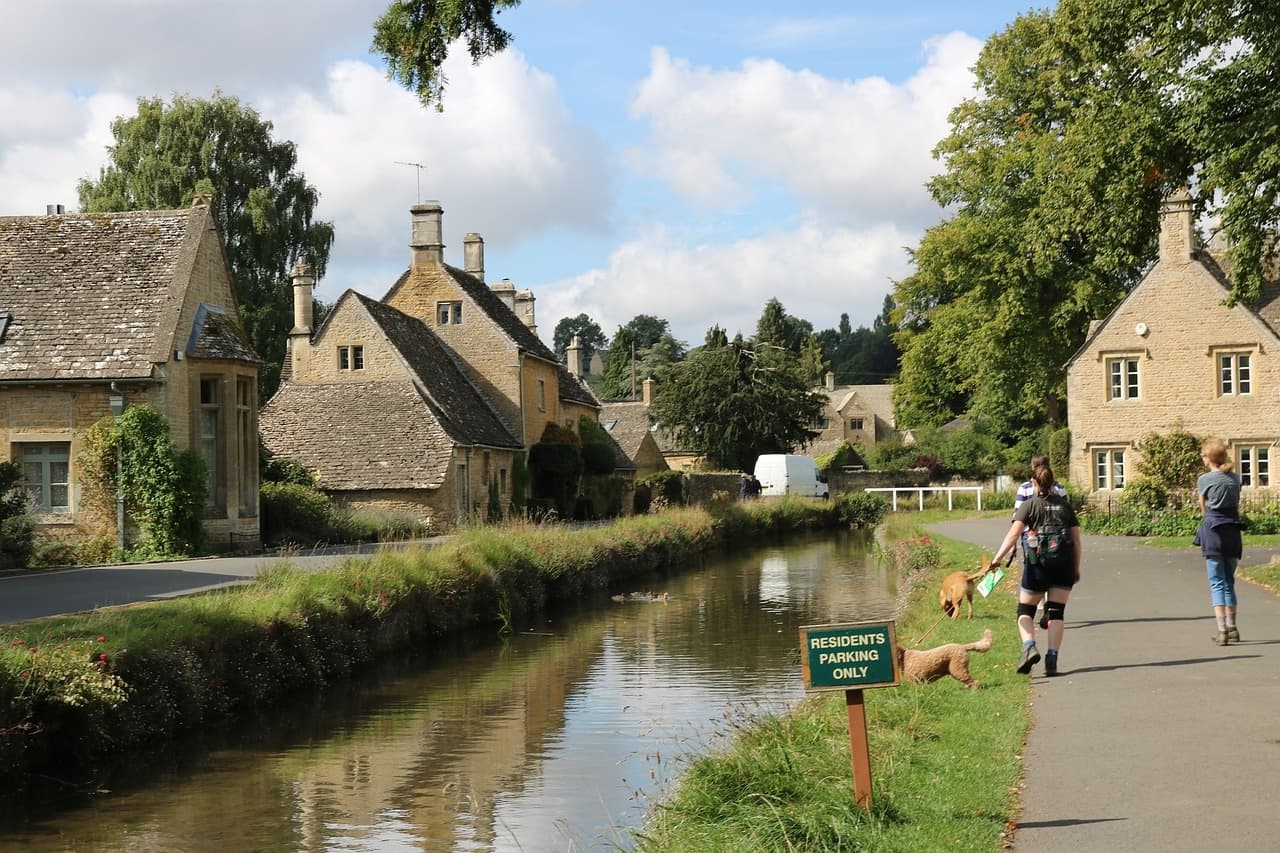 Cotswolds Hidden Gem Tour with London Strides LTD