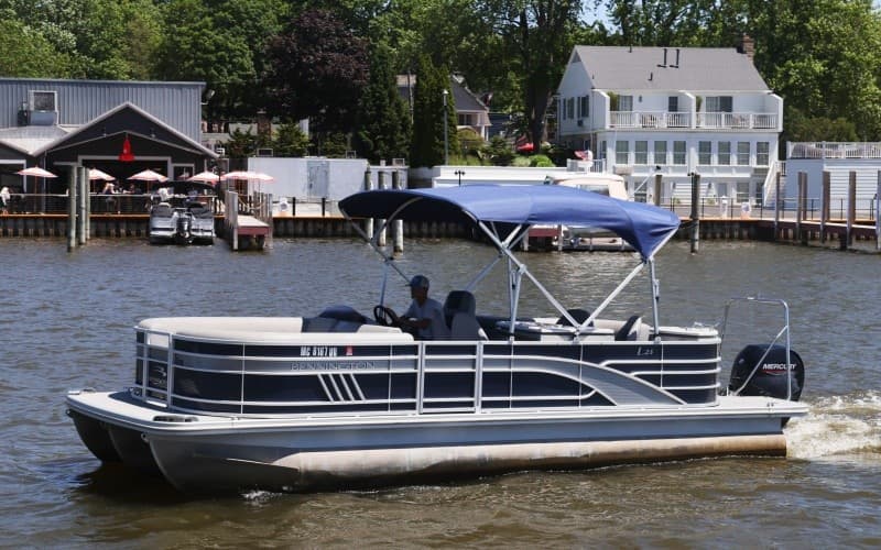 Premium 23' Bennington Tritoon: Saugatuck Kalamazoo River Rentals for Groups
