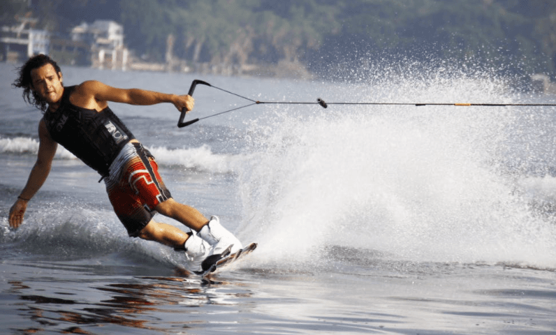 Lake Powell Water Skiing: Speed, Sandstone, and Perfect Wake Runs