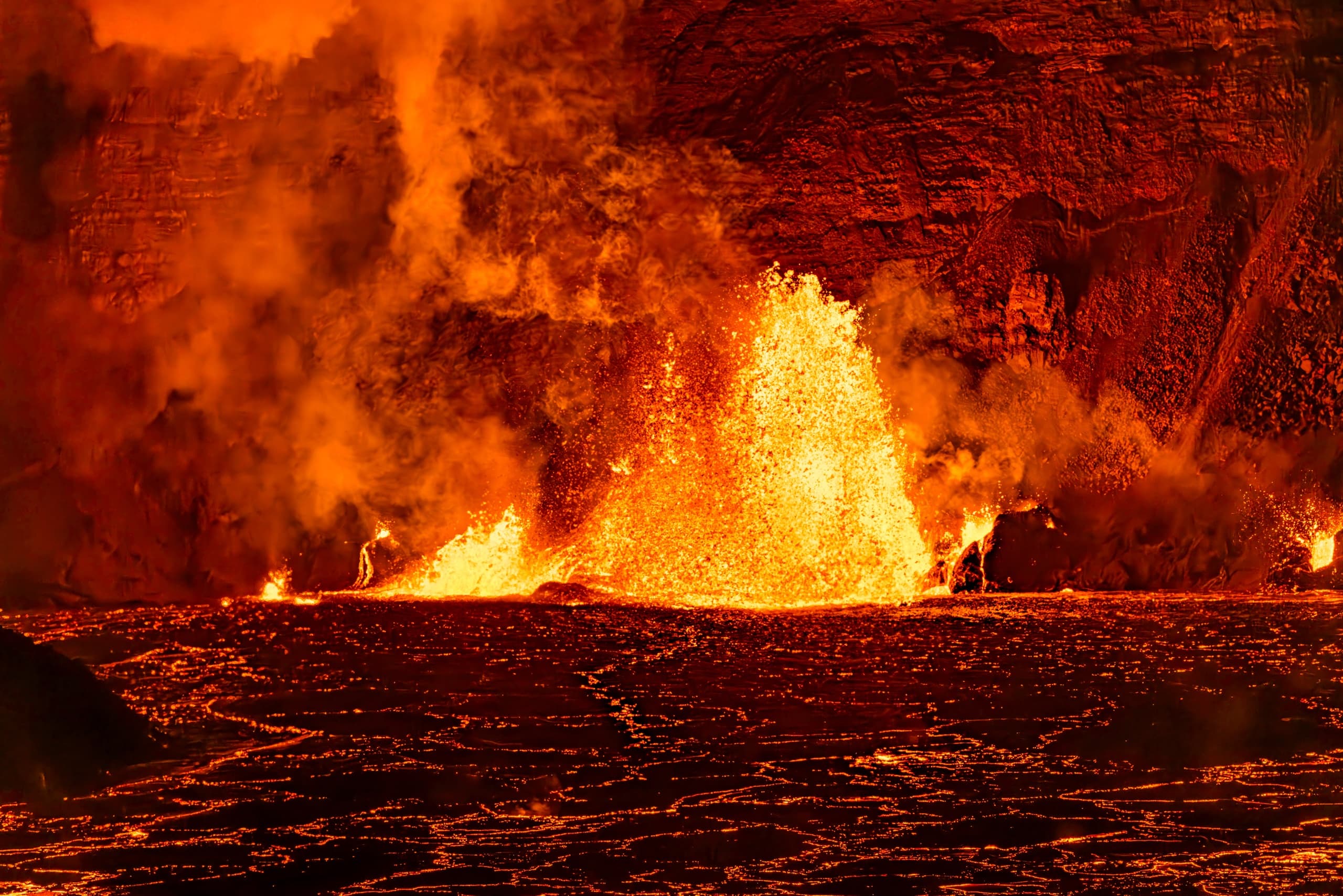 Volcanoes, Lava Tubes & Black Sand Beaches in Kailua-Kona