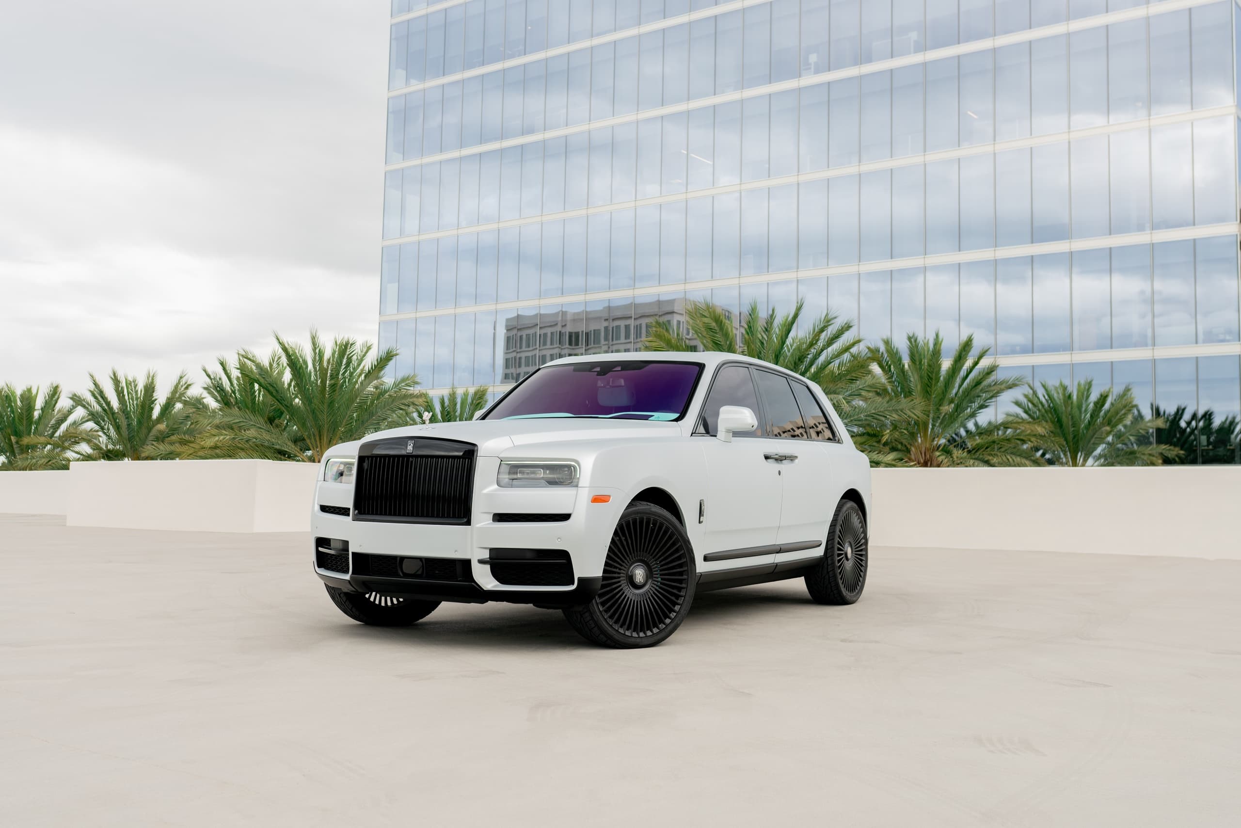 Coastline Cruise: White Rolls Royce Cullinan Rentals in Huntington Beach photo 1