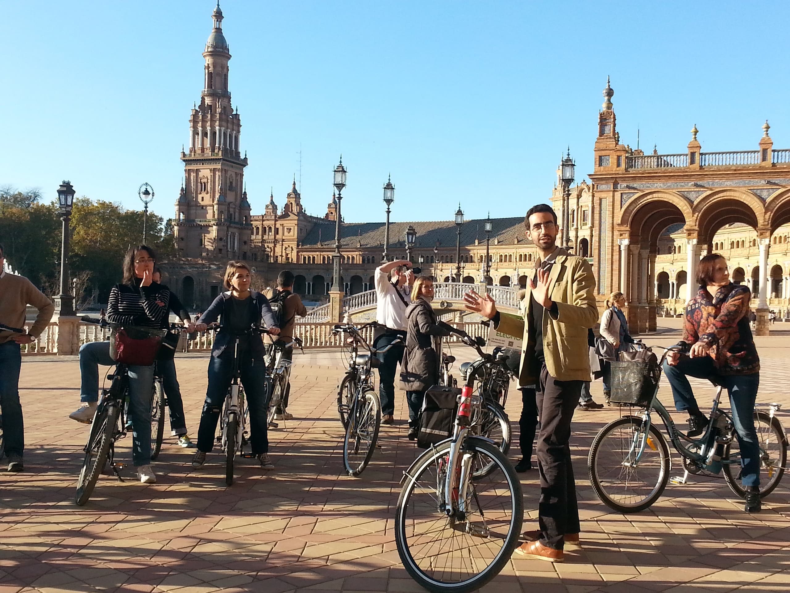 Explore Sevilla by Urban Bike Rental: Flexible City Adventures on Two Wheels