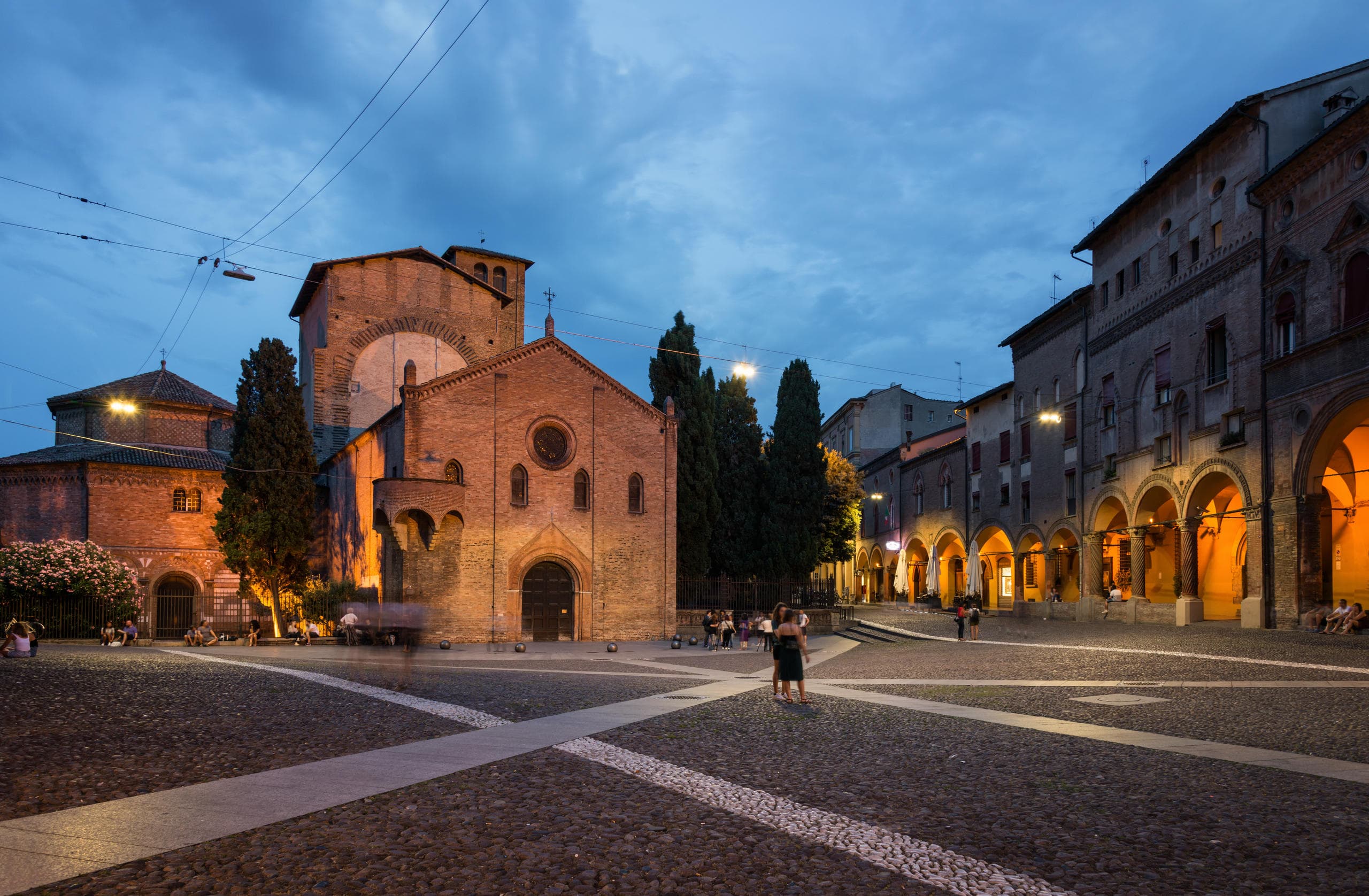 Night Food & Wine Tour with Bologna Tour in Bologna