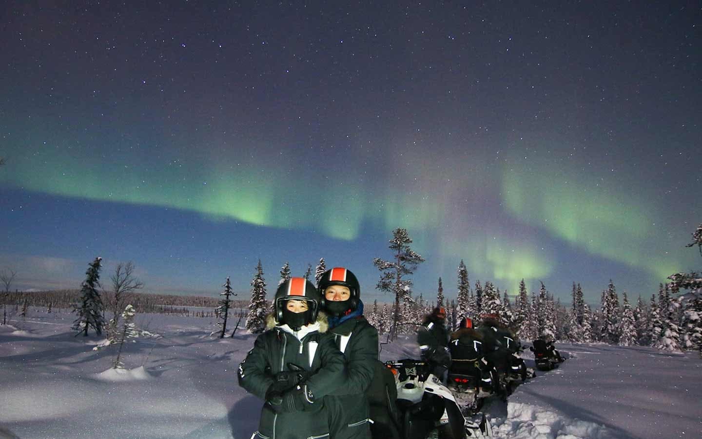 Snowmobile Tour & Aurora Camp at Kiruna Guidetur in Lappland