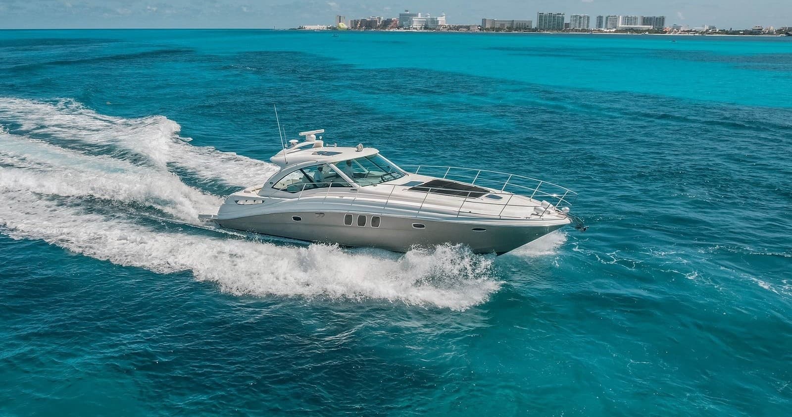 Yacht Charter in Cancun with 50ft Searay "Cava"