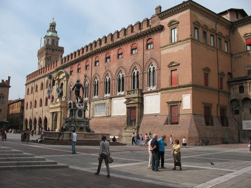 City Walking Tour & History of Bologna with Italygate
