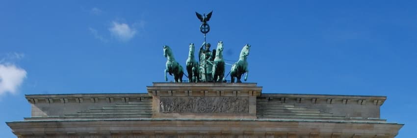 Rickshaw Time-Travel: Berlin Ride from Fernsehturm to Reichstag