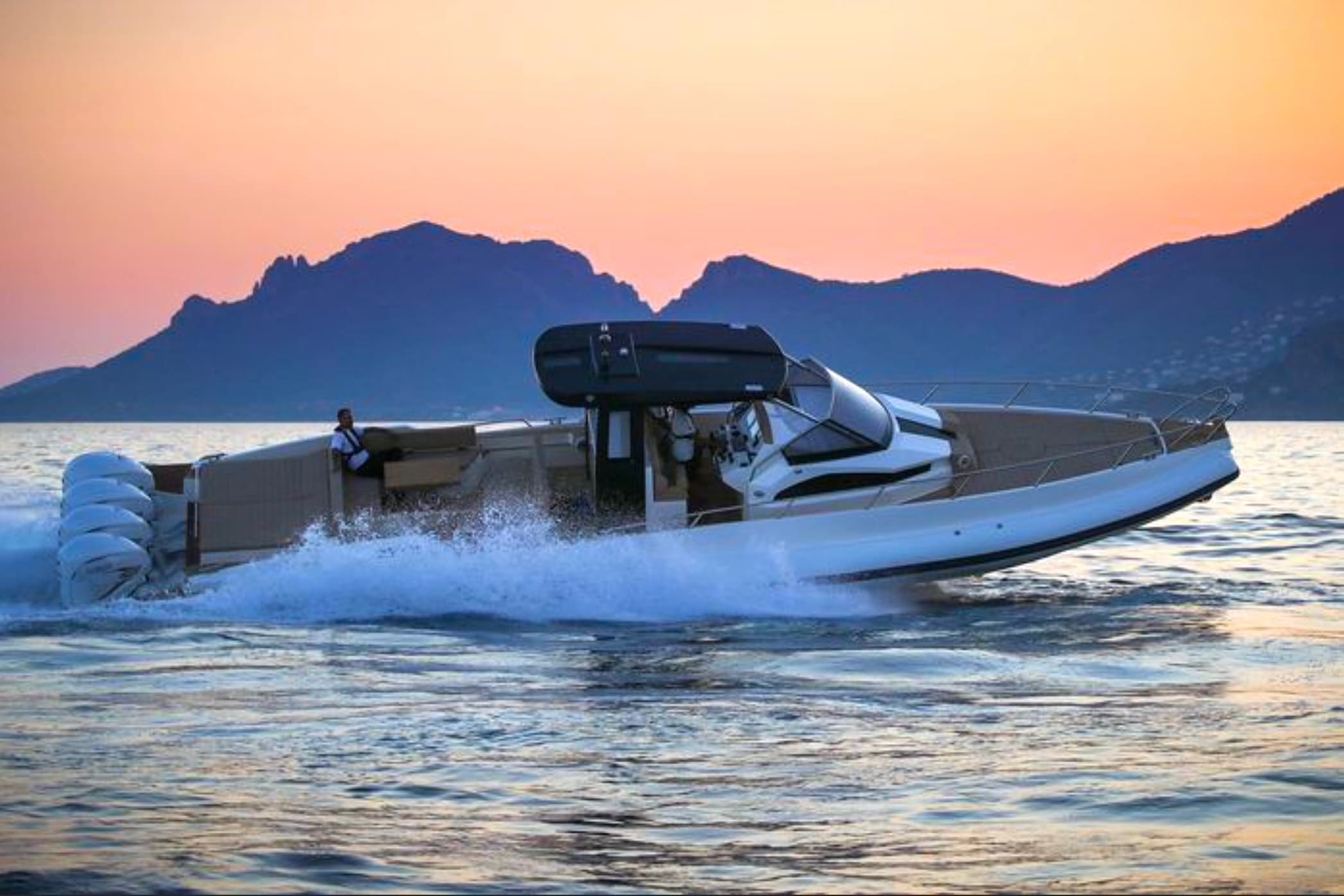 Luxury Boat Cruises with Miami Boat Experts in Miami Beach