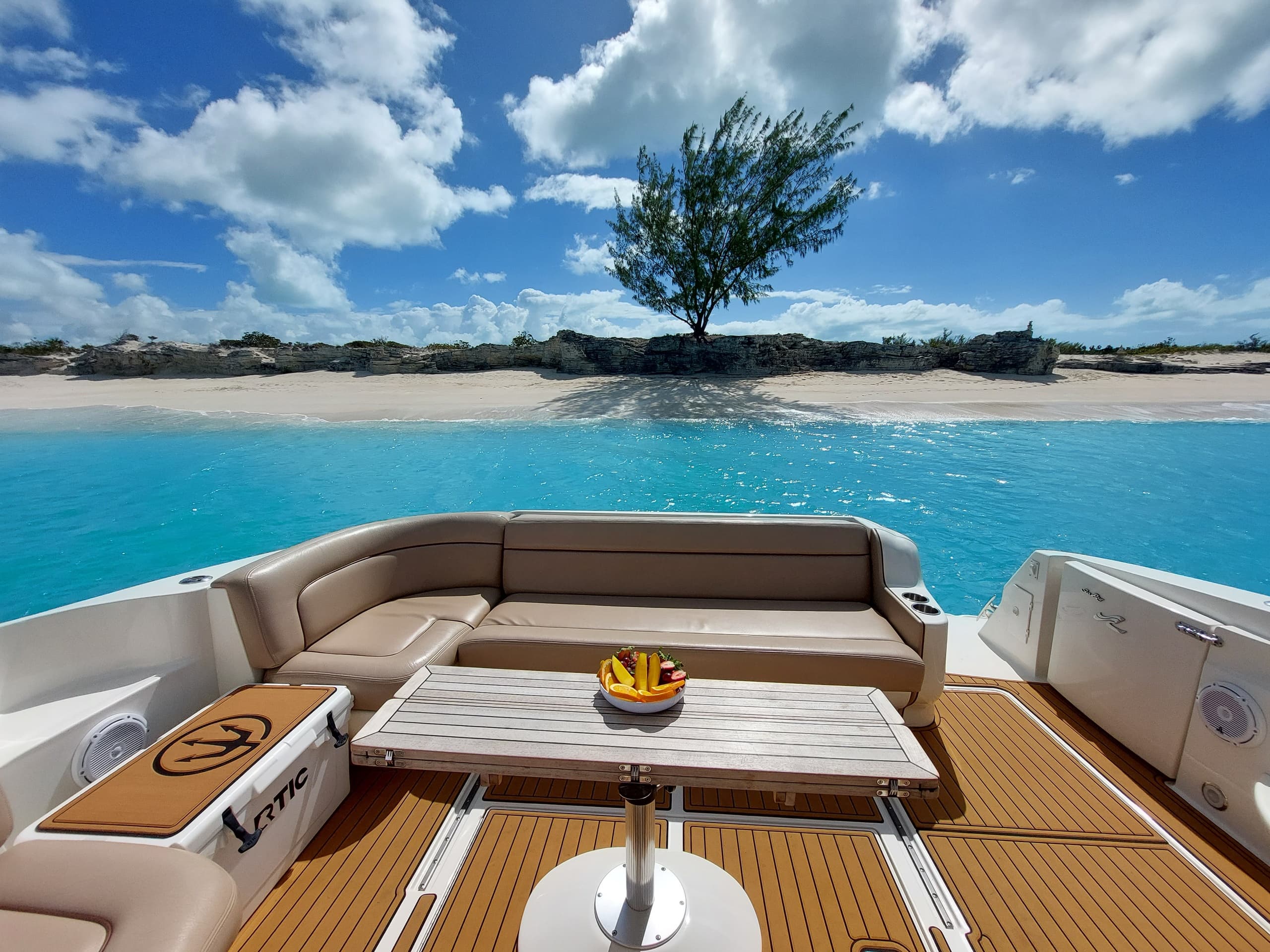 Island-Hopping Grace Bay: Full-Day Snorkel Charter to Sand Dollar Cove & Half Moon Bay photo 2