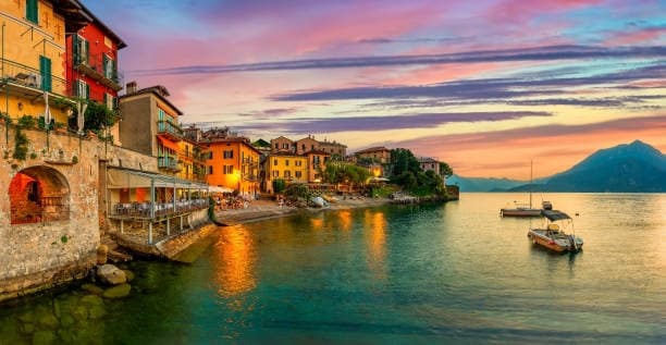 Sunset Aperitivo Cruise on Lake Como: Prosecco, Villas & Golden-Hour Views