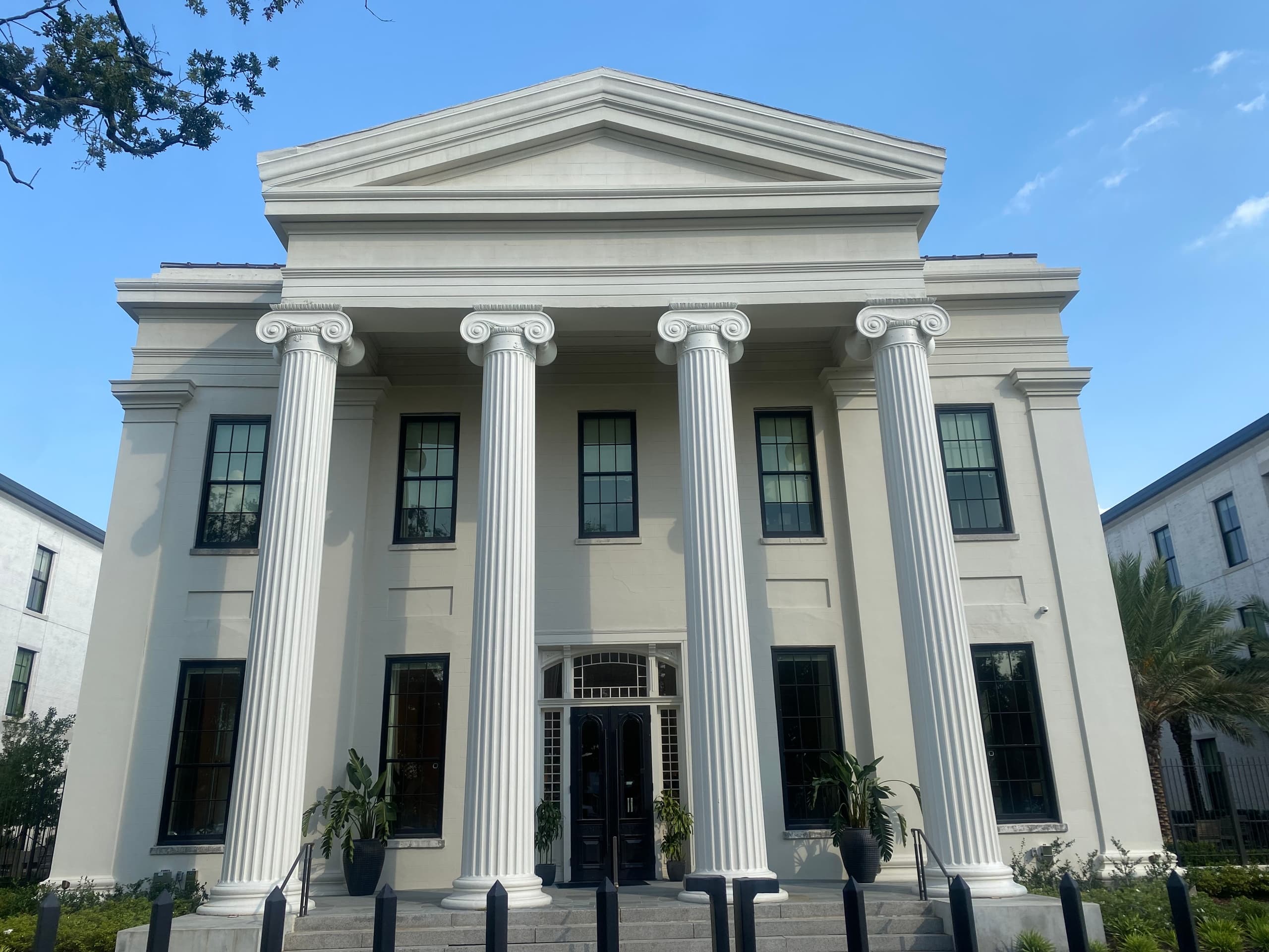Walking Tour of Carrollton with Two Chicks Walking Tours in New Orleans