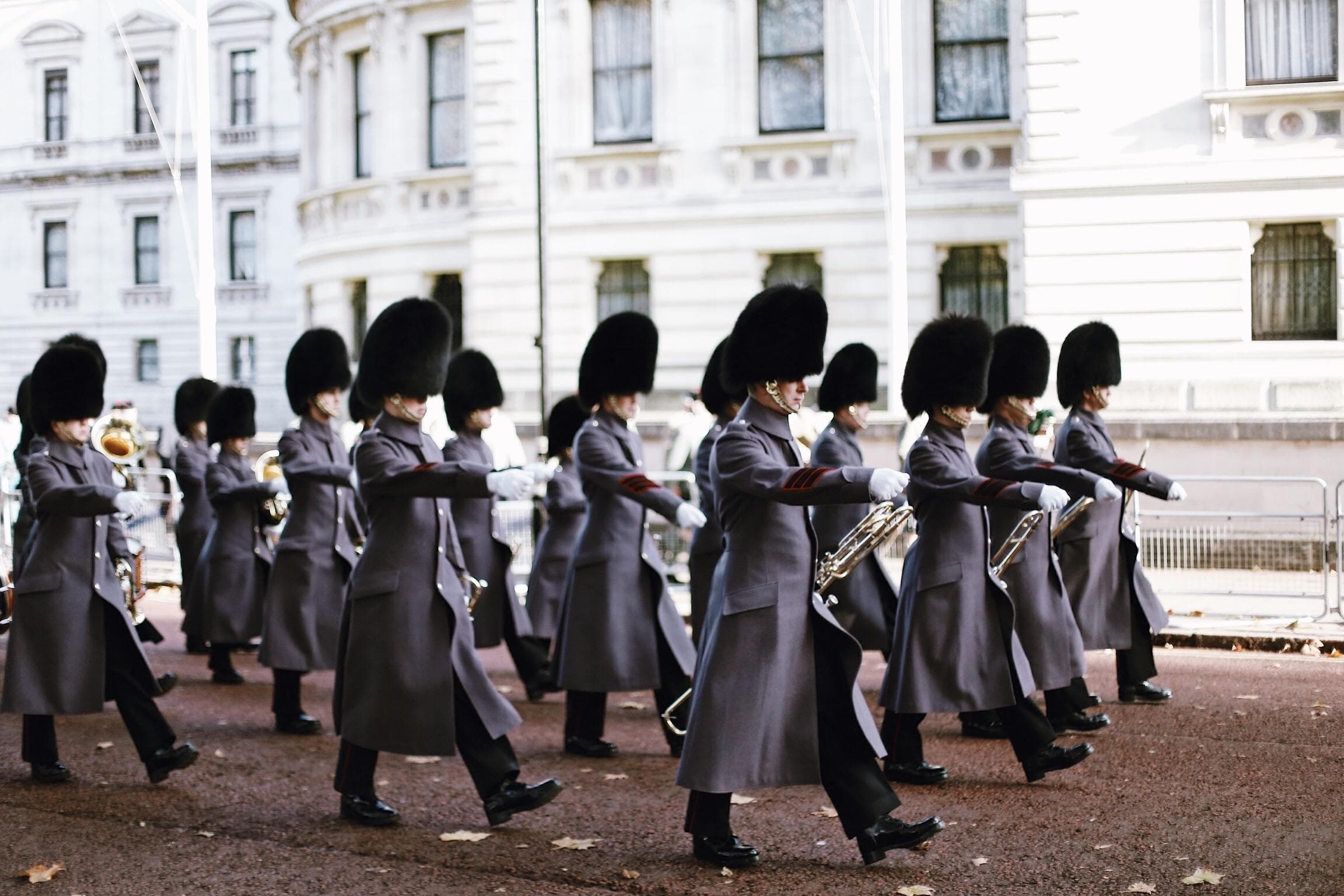 Changing of the Guard Tour in London by Babylon Tours