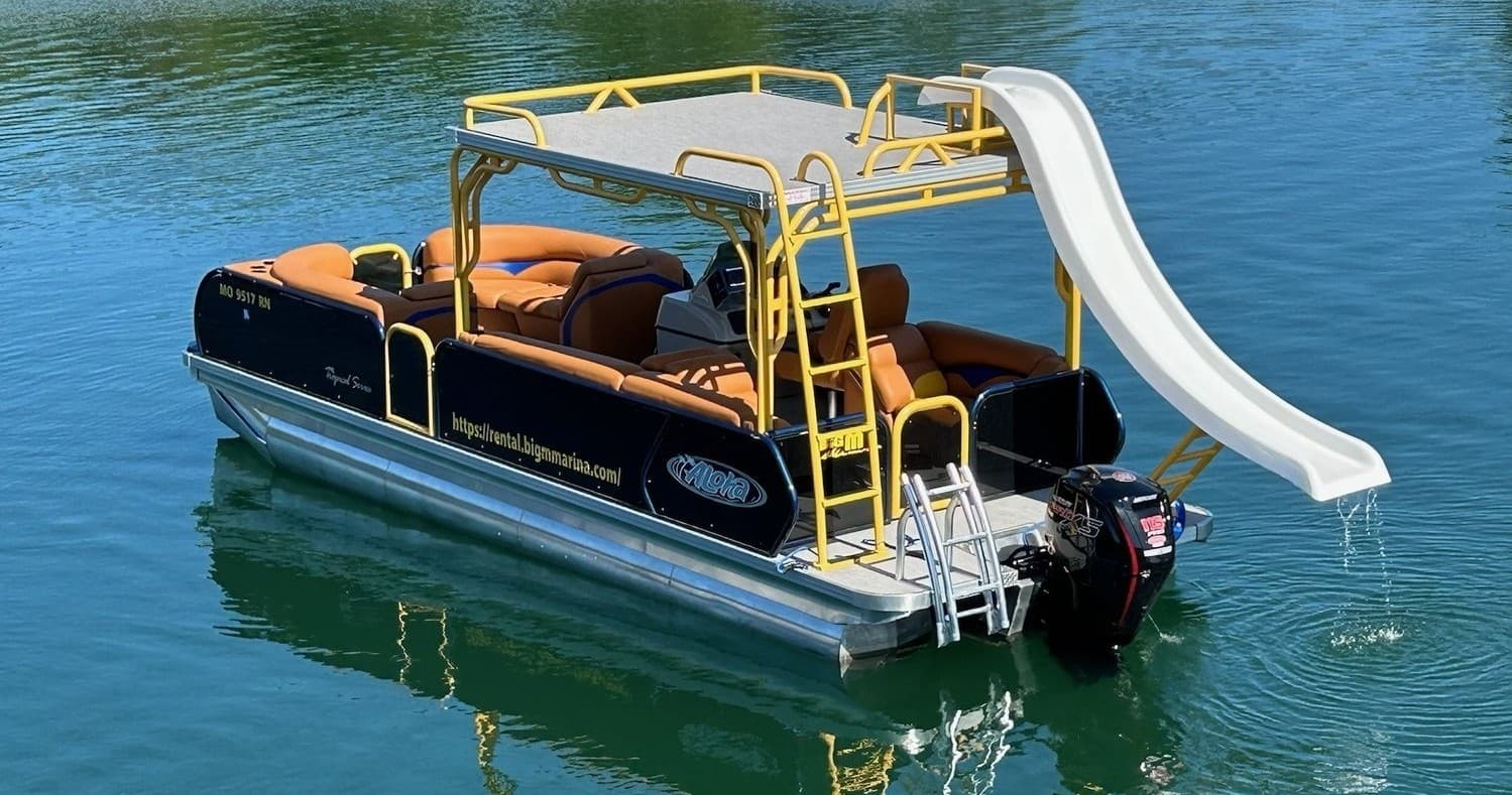 Water Activities & Big M Marina: Aloha Tritoon Adventure