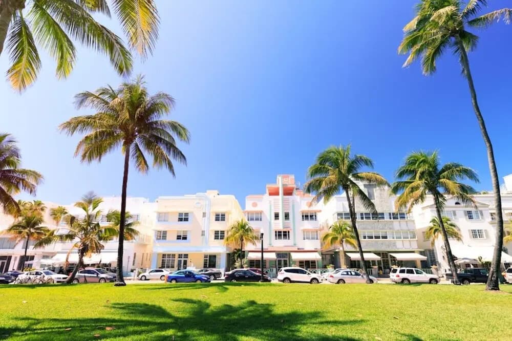 Strolling Miami Beach’s Art Deco District: Guided Tour & Museum Access photo 1