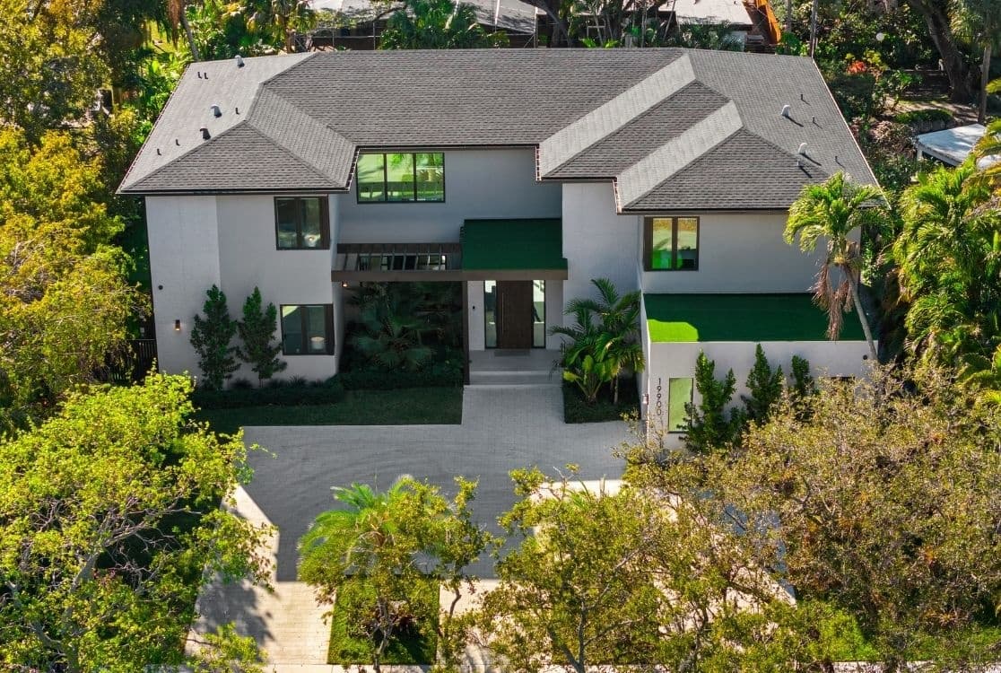 Villa Jasper Miami Shores — 9-Bedroom Luxury Mansion with Pool & Private Putting Green