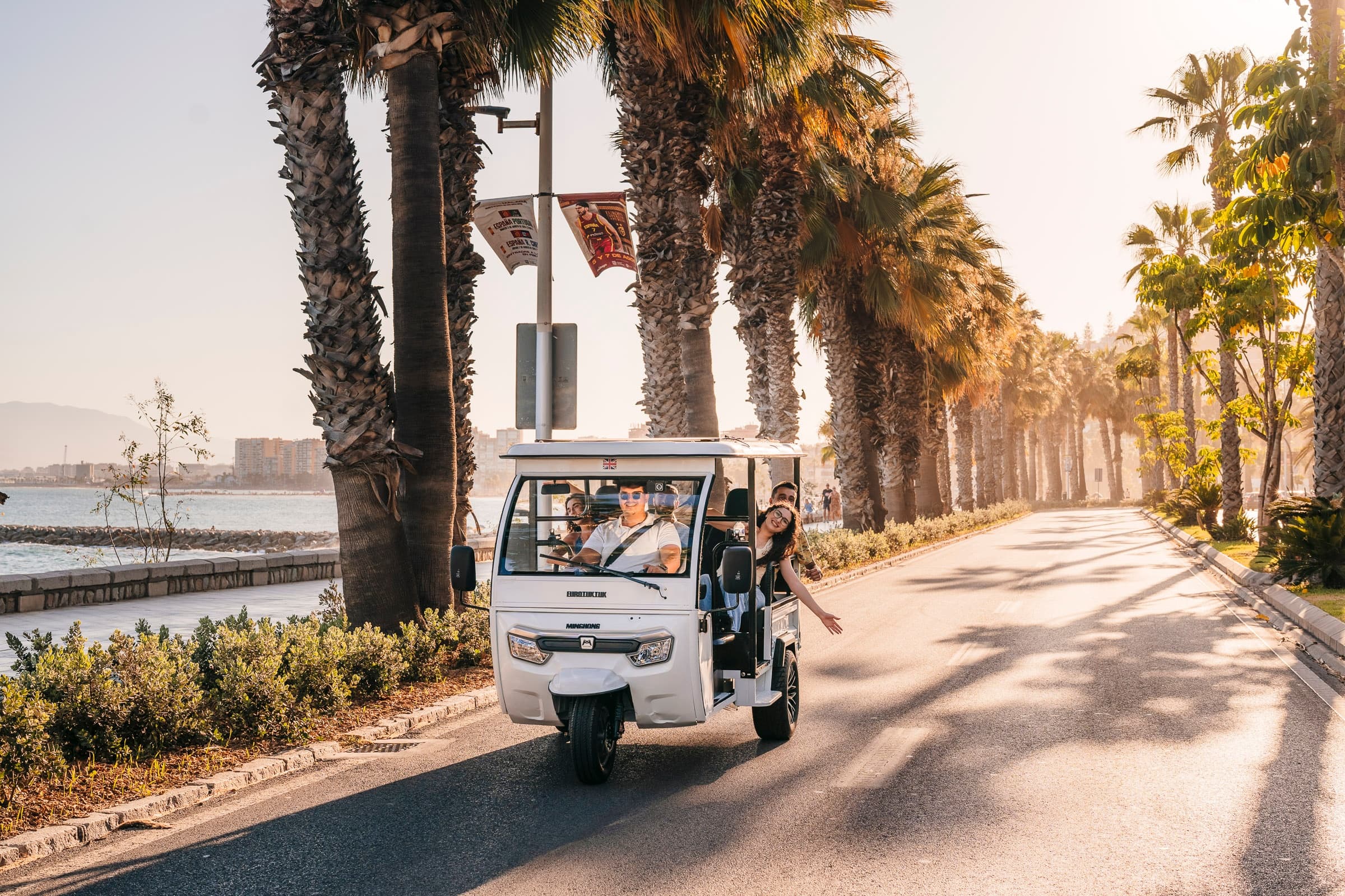 60-Minute Málaga Tuk-Tuk Tour: Gibralfaro Views & Historic Sights