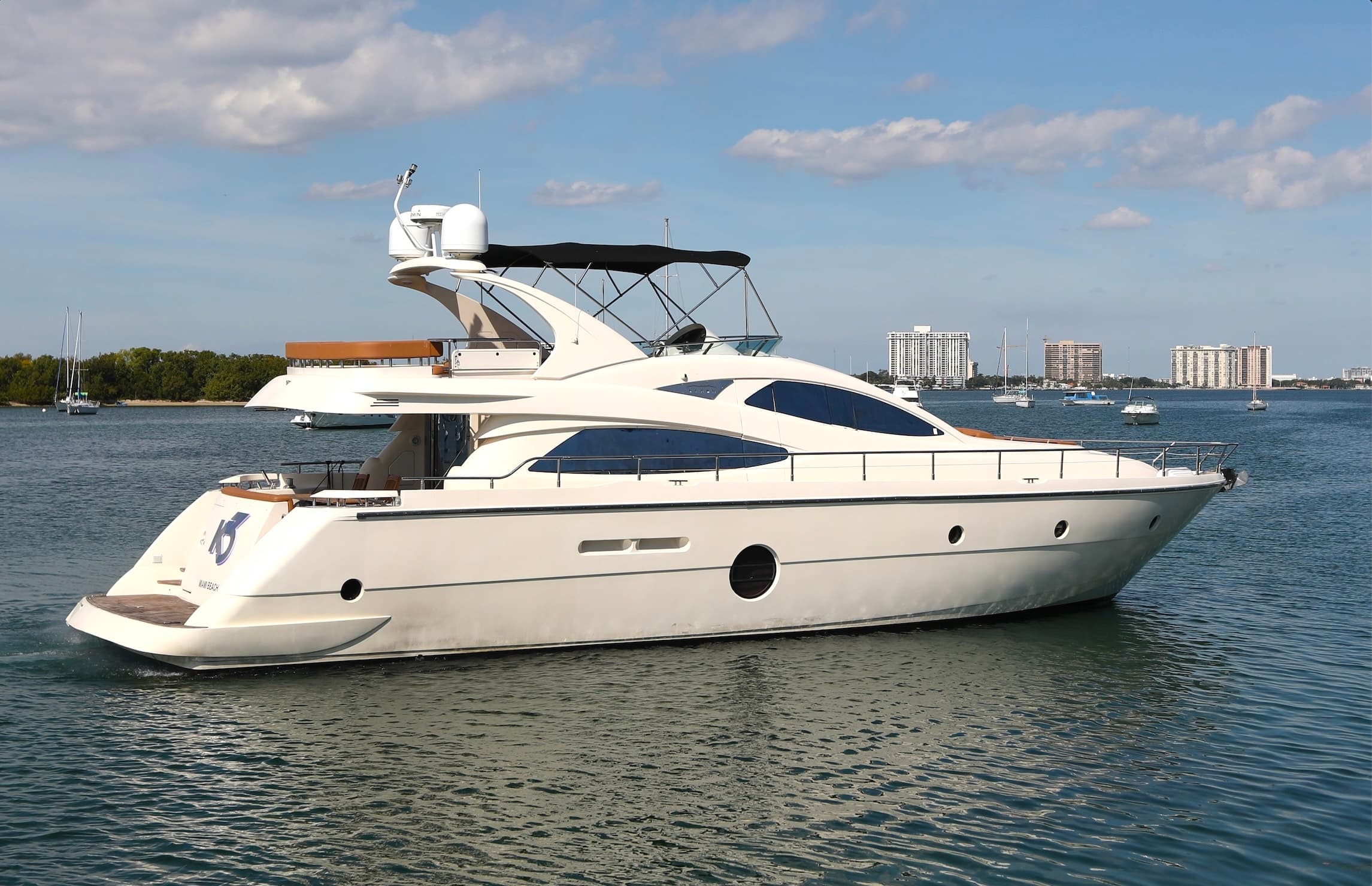 Luxury Yacht Charter with Miami Boat Experts in Miami Beach