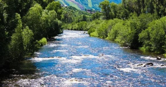 Private Winter Shuttle from Aspen to Steamboat: Safe, Scenic Transfer