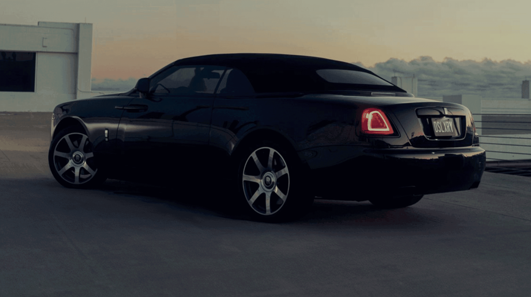 Luxury Car Experience with Rolls-Royce Dawn in [Location]