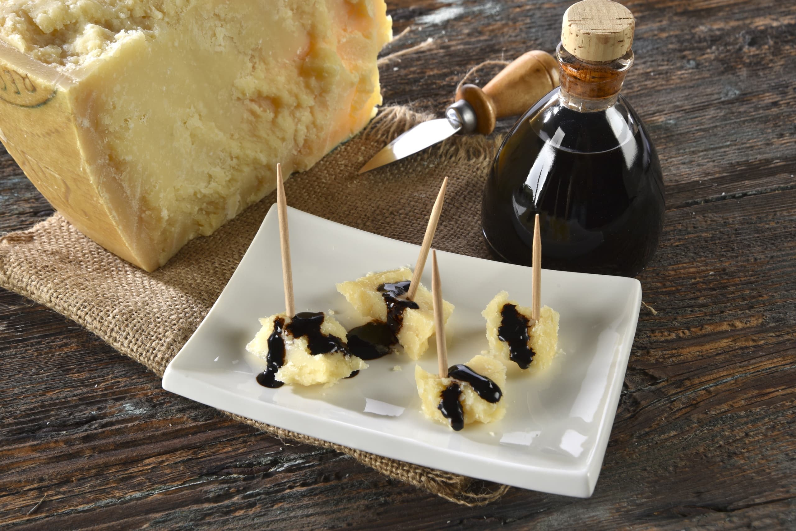 Food Valley Gastronomic Tour with Bologna Tour in Bologna