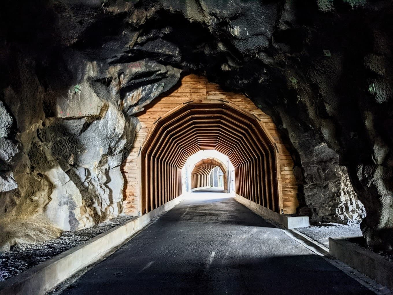Columbia Gorge E-Bike Geology Tour with Pedal & Paddle HR