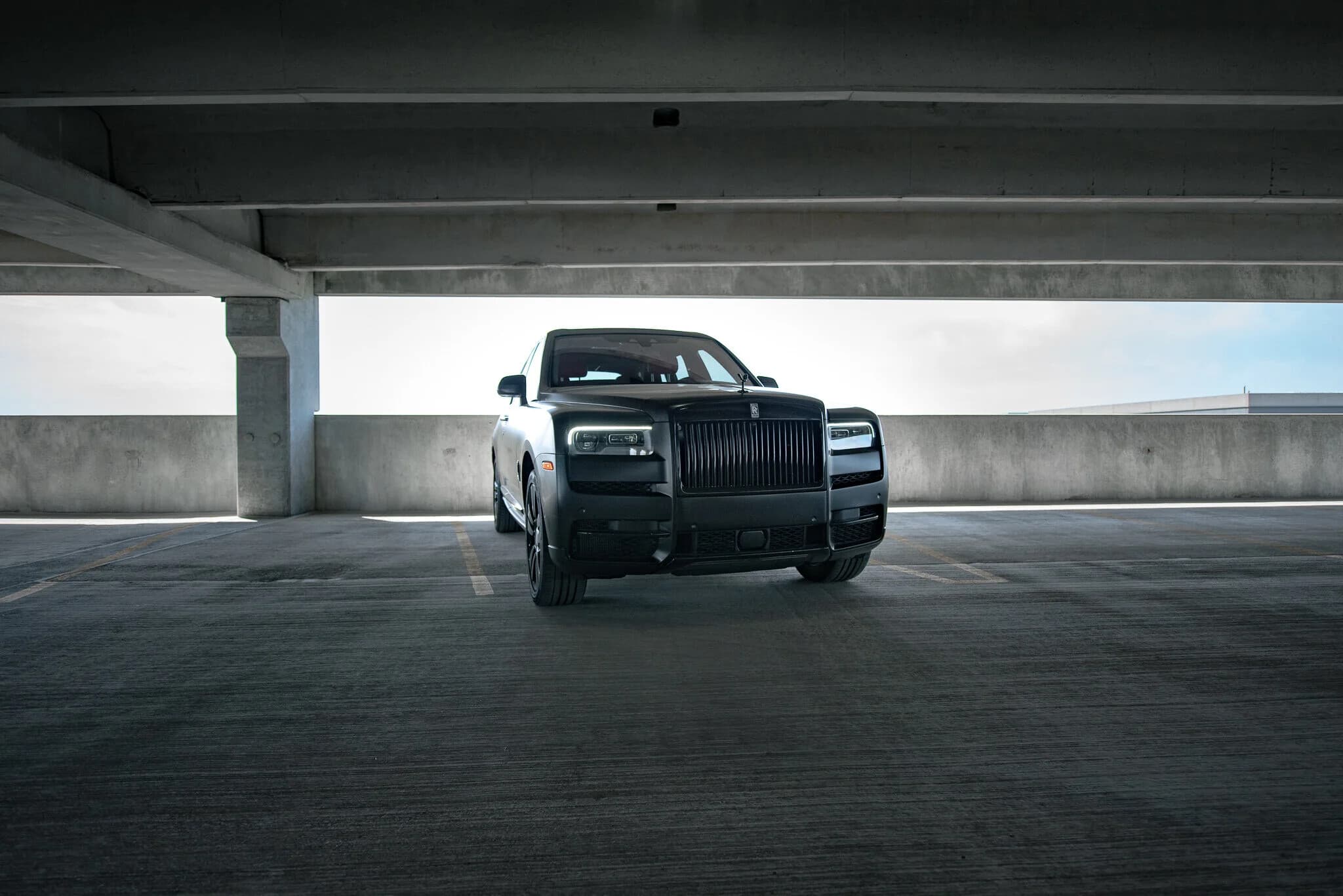 Rolls-Royce Cullinan Black: Drive Ultra-Luxury Through Chicago