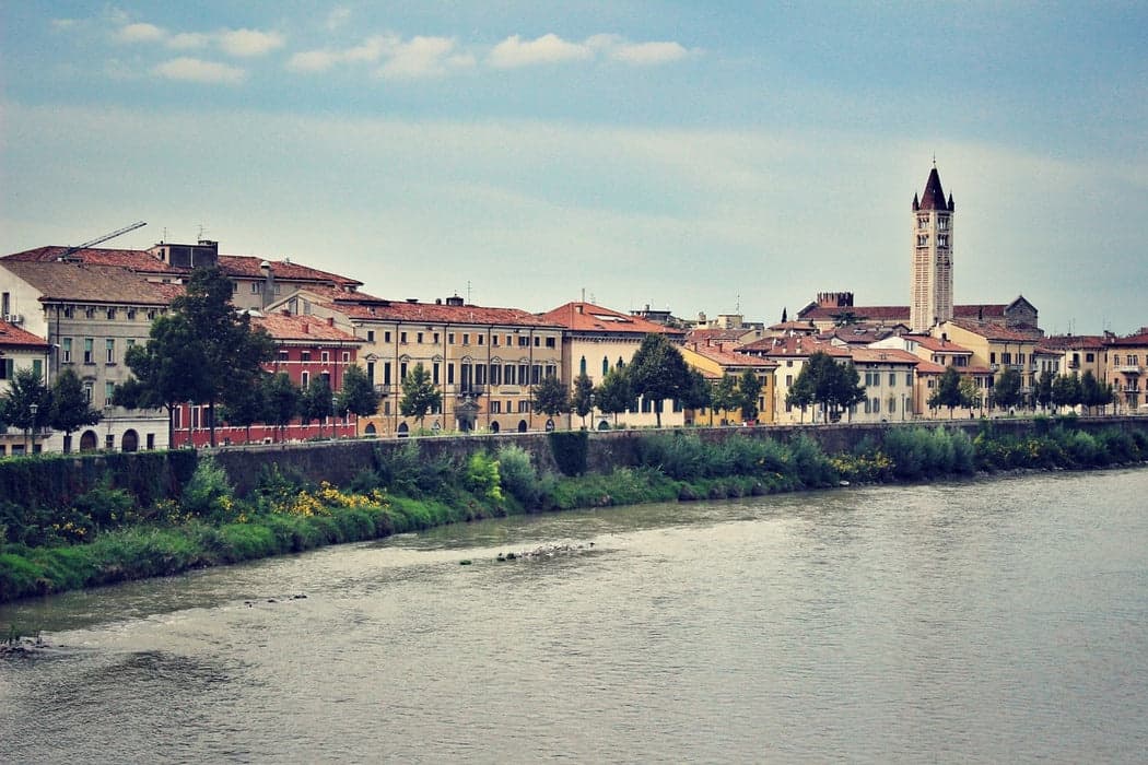 Urban Walking Tour: Discover Verona’s Romantic Secrets