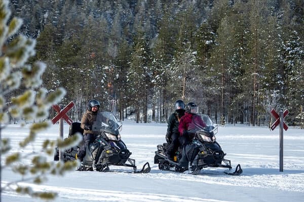Winter Water Activities: eSled Safari at Pyhä Husky Farm